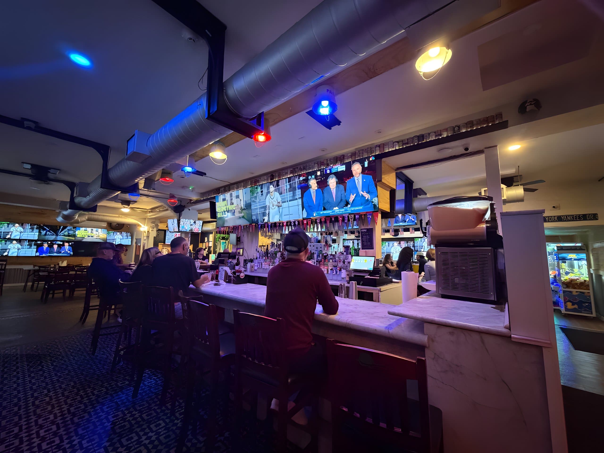 The marble bar at Canz Long Beach